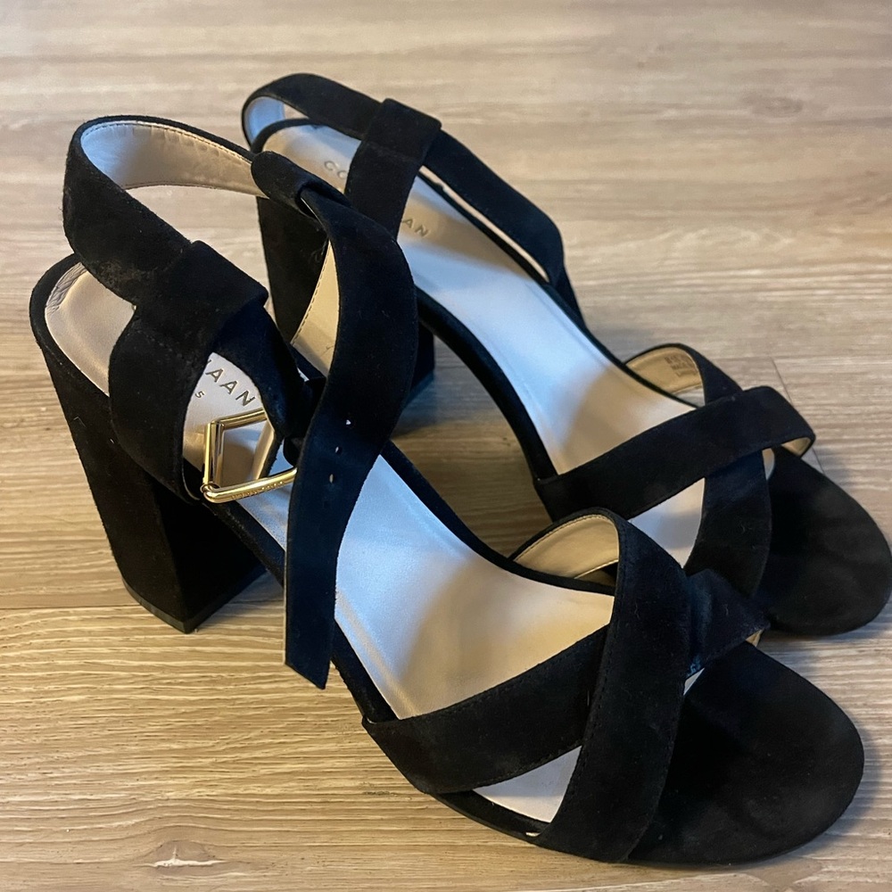 COLE HAAN KADI SANDAL (BLACK SUEDE)